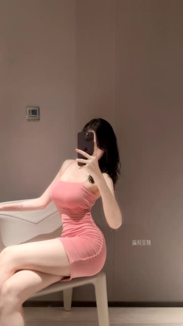 麻利亚辣清纯外表下的性感火辣你怎么看？微密圈中的独特存在