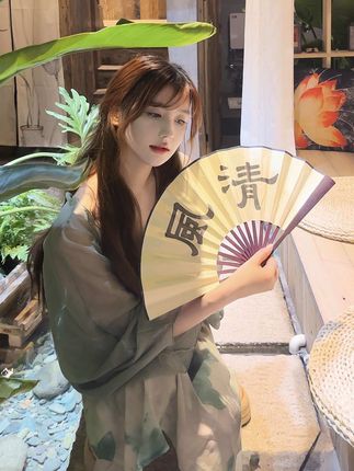 草莓粥粥的故事:从直播新星到B站百万粉丝UP主的崛起之路