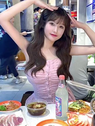 草莓粥粥微博图集曝光,百万粉丝UP主的私人作品合集