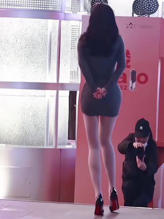 猪小七微密圈写真合集，猪小七的微密圈写真从女神到御姐