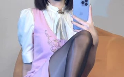 白龙猫女油亮黑丝小皮靴作品合集，微密圈精选白龙猫女丝袜靴子搭配分享