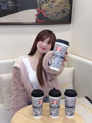 十万口草莓粥粥丨个人资料介绍,她的魅力为何如此难挡?