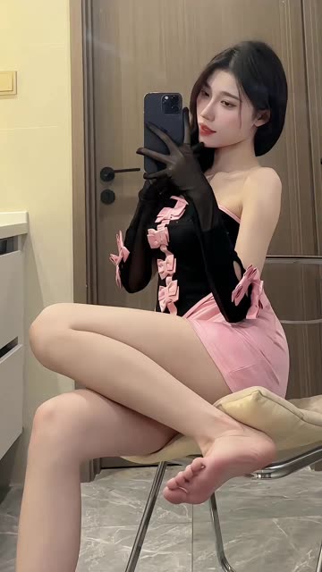 御姐红色套装大赏，微密圈美了个滢作品风靡全网