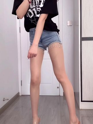 抖音林扣弦微密圈照片合集清纯与性感的对话，她的圈子有什么特别的？