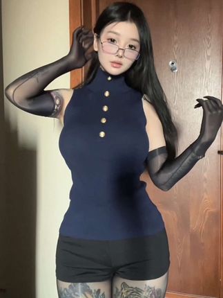 卡通百科老王的微密圈生活,她的私密照片分享