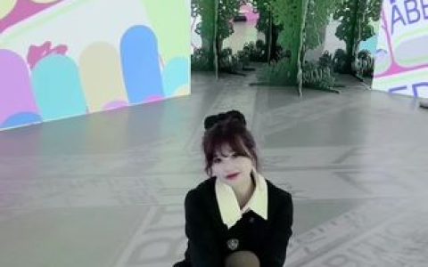 十万口草莓粥粥微博热度飙升，粉丝讨论她的每个动态