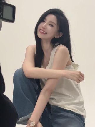 「微密圈女神」李嘉欣97的完美大长腿,李嘉欣97厚嘴唇诱惑无法抵挡