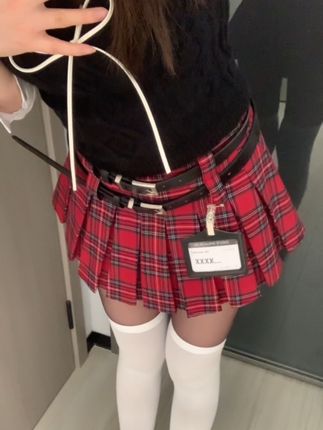 微密圈_林扣弦吊带装扮全集，抖音粉丝202万热议的付费内容