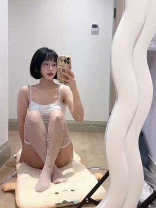 王胜利的小生活微密圈白丝护士写真，收费内容提前揭秘