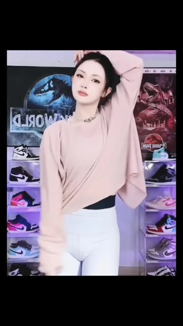 一只霸王兽翻白眼视频,视频中的搞笑瞬间大曝光