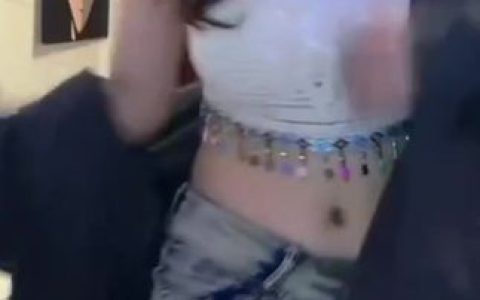 快手男王吃瓜事件，她的争议为何引发广泛关注？