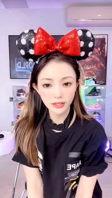 一只霸王兽翻白眼搞笑视频，舞蹈视频背后隐藏的趣味