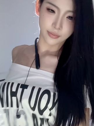 快手男王吃瓜事件解析,她背后的争议与真相