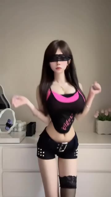 快手燕儿经典付费舞蹈合集,她的私人定制视频为何如此受欢迎?