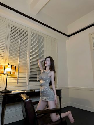 快手小岚岚疯传视频,讨论她的内容为何引发如此热议?