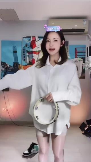 快手@一只霸王兽230118直播，吃播与跳舞精彩录制