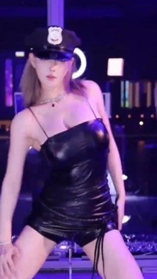 CC深田老师新出定制舞蹈，定制热舞为何如此火爆？