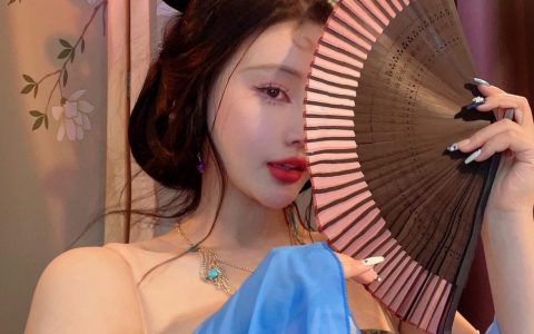 虎牙嘉映小海豚的舞蹈表演，最新视频与现场互动