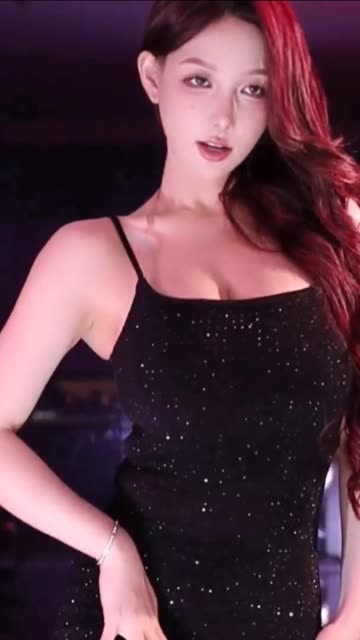 网易CC深田老师吊带白丝美腿舞蹈，她的舞蹈视频为何引发关注？