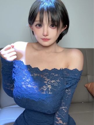 主播古阿扎粉色连衣裙造型,粉丝感叹她的邻家气质