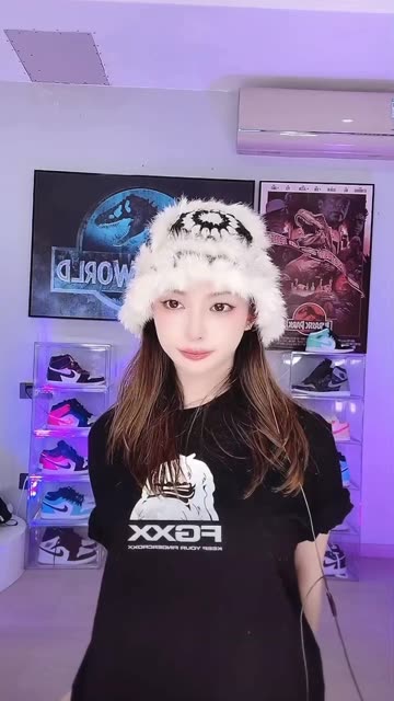 一只霸王兽翻白眼搞笑视频，舞蹈视频背后隐藏的趣味