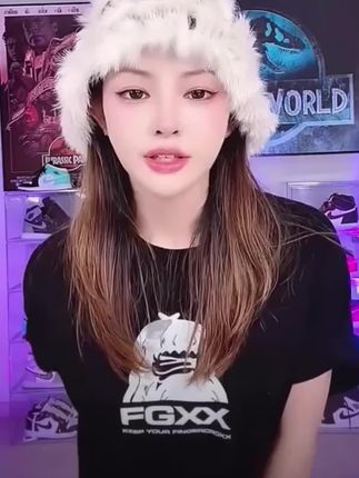 一只霸王兽双视角热舞视频,不同角度下的她更迷人