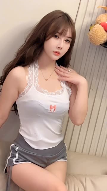 花椒宁依纯印花旗袍嗨丝儿热舞,火辣视频分享