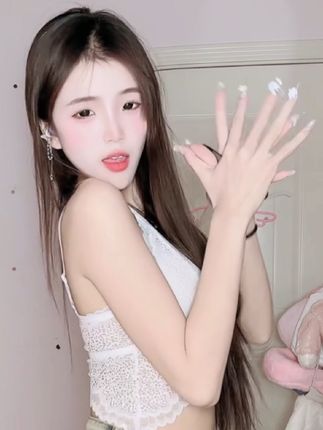 快手男王吃瓜事件解析,她背后的争议与真相