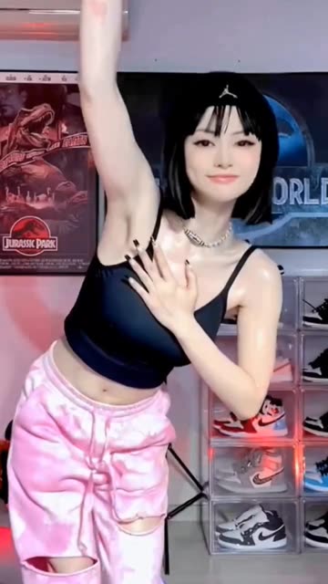 一只霸王兽翻白眼视频,视频中的搞笑瞬间大曝光