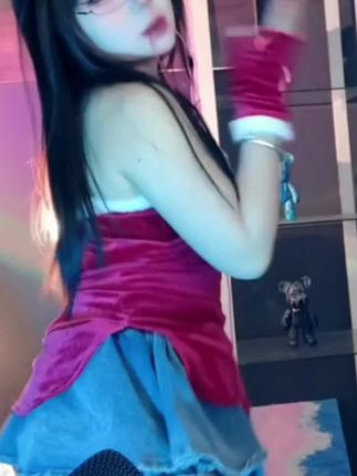 快手男王吃瓜事件，她的争议为何引发广泛关注？