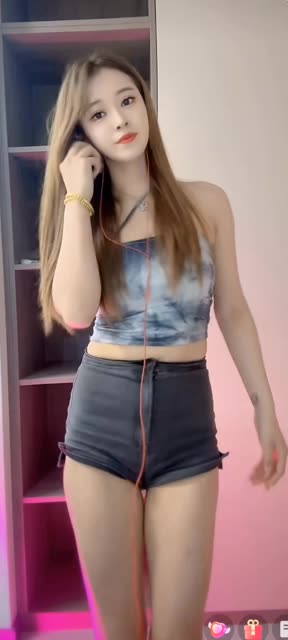 快手主播燕儿经典定制舞蹈视频，她的舞蹈视频为何如此受欢迎？