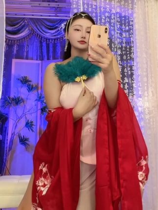 抖音主播魅澜希定制热舞，付费群定制内容深度解析