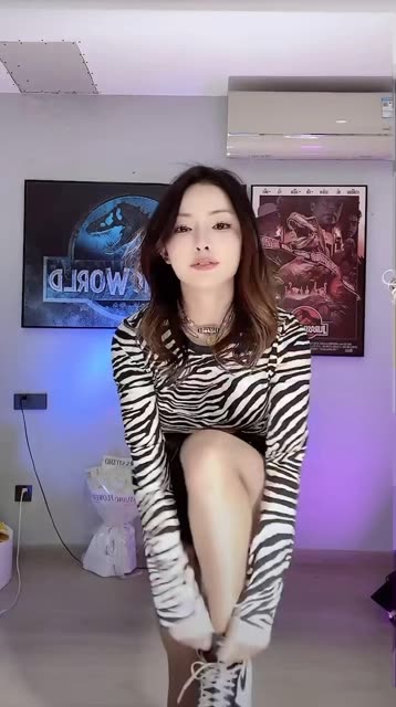 一只霸王兽全程腿抖视频解析，热舞视频背后深度解析