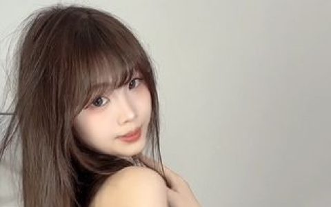 快手男王吃瓜事件解析，她背后的争议与真相