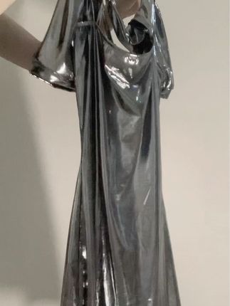 小芋泥yyy的独特穿搭解析，她的时尚灵感有哪些来源？