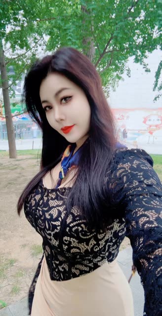 安妮朵朵的真实身份揭秘，粉丝追随的偶像是谁？