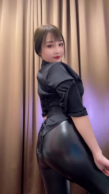 快手玲儿超甜定制女装牛仔裤舞,她的牛仔裤舞蹈视频