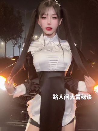 萱萱仙女短视频合集，热门卡点视频《朝你大胯捏一把》