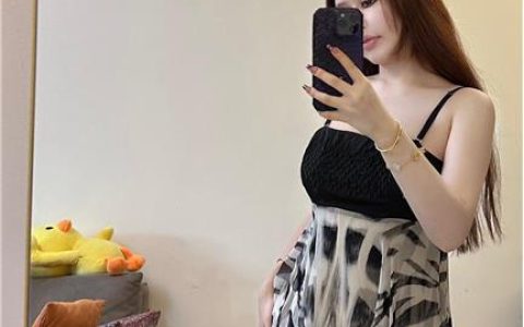 玫桃泡芙黑丝长腿图包爆火，网友眼中的女神