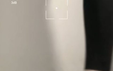 小芋泥yyy的穿搭风格分析，她的作品展示了什么样的魅力？