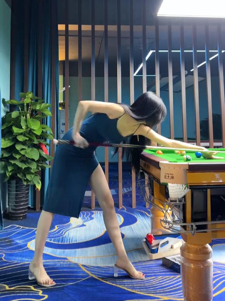 唐十七微博穿搭时尚解析，如何通过微博展示自己的魅力