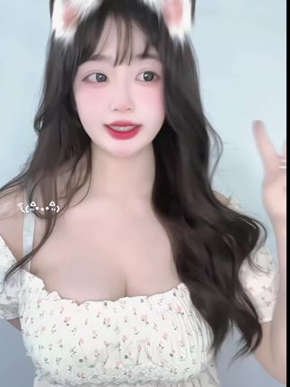 抖音软糖熊的直播互动，热闹弹幕点燃气氛