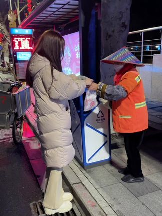 迷人的张奶奶真实名字叫什么？揭秘网红背后的真名