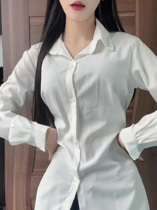 萱萱仙女短视频合集，热门卡点视频《朝你大胯捏一把》