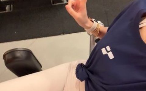 脸红Dearie和脸红MM是同一人吗？从照片中找到真相