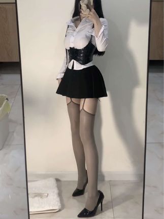 小芋泥yyy早期视频内容大公开，她的作品是如何吸引粉丝的？