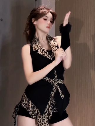 桃酥酥表情包火出圈,虎牙人气主播的多面魅力