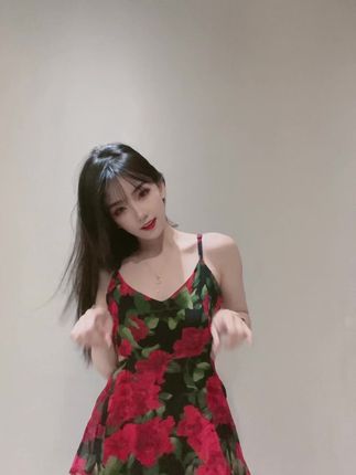 崽崽nana最新照片欣赏，甜美风格大获好评