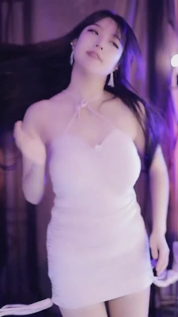 二姐疼你直播跳舞视频回放，她的直播舞台为何吸引千万粉丝？