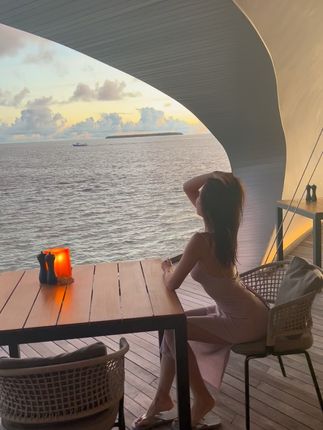 脸红mm的红颜瞬间，艺术摄影展现她的多重美